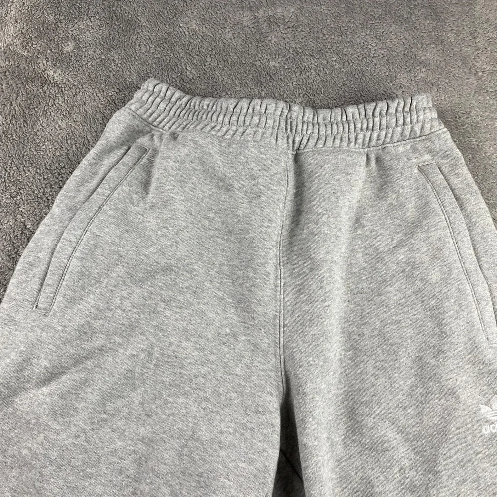 Adidas Originals Essential Trefoil Shorts Zip Pockets Mens Small Gray Fleece